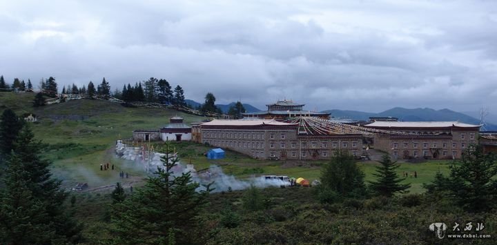 地处川西北丘状高原山区的雅江县