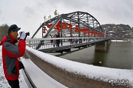 兰州  春雪映猴年