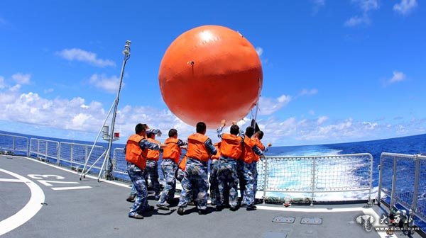 中国海军南海舰队远海训练编队组织海上现场反击演练