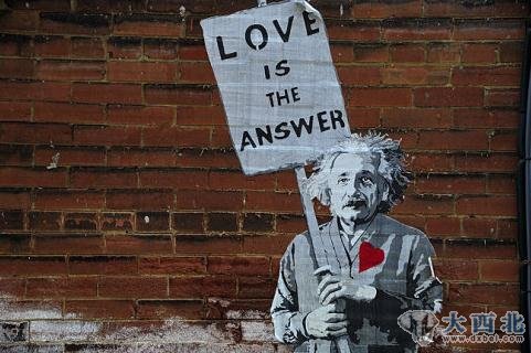 爱因斯坦说：“爱就是答案”。