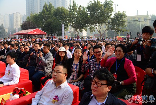兰州万达中国行50多位成员也出席郑州二七万达广场开业盛典。