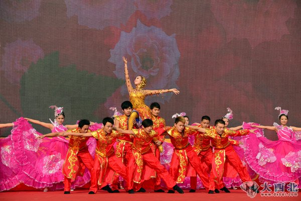 郑州二七万达广场开业演出助兴。