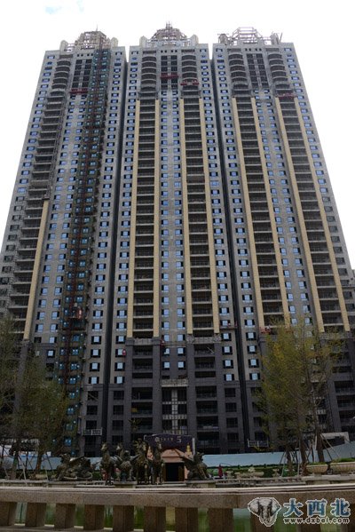 武汉万达即将竣工的临江住宅楼。
