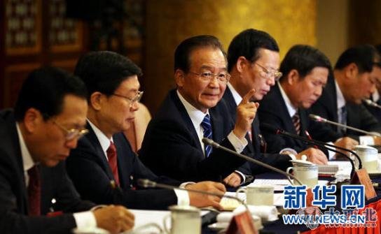 11月8日，温家宝同志参加党的十八大天津代表团讨论