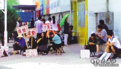 “马路市场 ”门庭若市