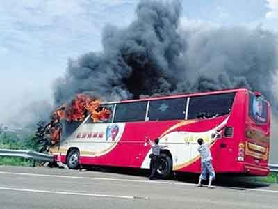 台媒爆游览车司机疑拉游客团陪葬 当地检察官回应