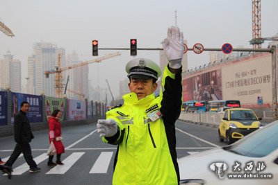 东岗交警完成市人代会安保任务