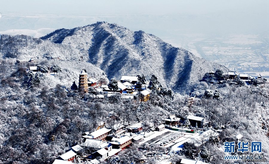 雪色秀美崆峒山 玉树琼枝似仙境