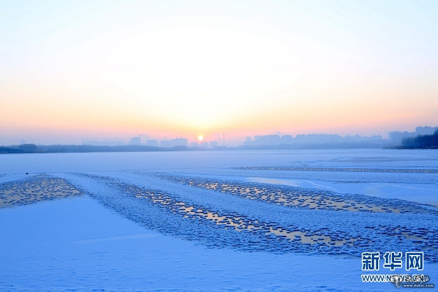 甘肃张掖冰湖雪景如诗如画