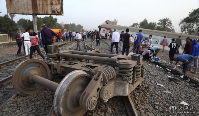 埃及列车脱轨事故造成